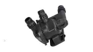 Gebruikte Thermostaathuis Opel Astra L (F3/FB/FM/FP) 1.6 Plug-in Hybrid Turbo 16V Prijs € 45,00 Inclusief btw aangeboden door Automaterialen Ronald Morien B.V.