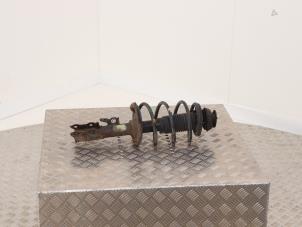 Gebruikte Mac Phersonpoot links-voor Hyundai i20 1.4 CRDi 16V Prijs € 49,00 Margeregeling aangeboden door Automaterialen Ronald Morien B.V.