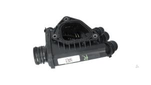 Gebruikte Thermostaathuis Peugeot 508 SW (F4/FC/FJ/FR) 1.6 16V GT PureTech 225 Prijs € 75,00 Inclusief btw aangeboden door Automaterialen Ronald Morien B.V.