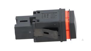 Gebruikte Alarmlicht Schakelaar Porsche Cayenne (9PA) 4.5 S V8 32V Prijs € 10,00 Margeregeling aangeboden door Automaterialen Ronald Morien B.V.