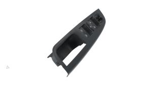 Gebruikte Combischakelaar ramen Volkswagen Golf V (1K1) 2.0 TDI DPF Prijs € 10,00 Margeregeling aangeboden door Automaterialen Ronald Morien B.V.