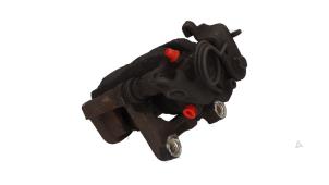 Gebruikte Remklauw (Tang) rechts-achter Ford Mondeo IV Wagon 1.6 TDCi 16V Prijs € 35,00 Margeregeling aangeboden door Automaterialen Ronald Morien B.V.