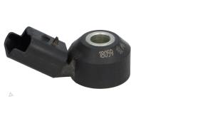 Klopsensor van een Peugeot 208 I (CA/CC/CK/CL) 1.2 Vti 12V PureTech 82 2018
