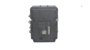 Gebruikte ABS Pomp Volvo XC70 (BZ) 2.4 D5 20V AWD Prijs € 95,00 Margeregeling aangeboden door Automaterialen Ronald Morien B.V.