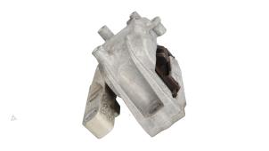 Gebruikte Motorrubber Volkswagen Golf VI Cabrio (1K) 1.6 TDI 16V BlueMotion Prijs € 15,00 Margeregeling aangeboden door Automaterialen Ronald Morien B.V.