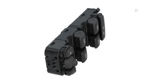 Gebruikte Ruit schakelaar elektrisch Volvo V40 (MV) 2.0 D4 16V Prijs € 39,00 Margeregeling aangeboden door Automaterialen Ronald Morien B.V.