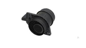 Gebruikte Luchthoeveelheidsmeter Volkswagen Golf V Variant (1K5) 1.9 TDI Prijs € 15,00 Margeregeling aangeboden door Automaterialen Ronald Morien B.V.