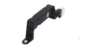 Gebruikte Antenne Toyota Yaris III (P13) 1.5 16V Hybrid Prijs € 15,00 Margeregeling aangeboden door Automaterialen Ronald Morien B.V.