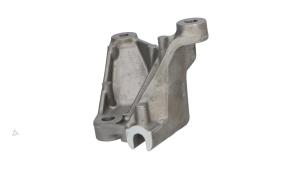 Nieuwe Dynamosteun onder Renault Clio V (RJAB) 1.0 TCe 90 12V Bi-Fuel Prijs € 34,99 Inclusief btw aangeboden door Automaterialen Ronald Morien B.V.