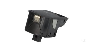 Gebruikte Ruit schakelaar elektrisch Opel Corsa E 1.0 SIDI Turbo 12V Prijs € 10,00 Margeregeling aangeboden door Automaterialen Ronald Morien B.V.