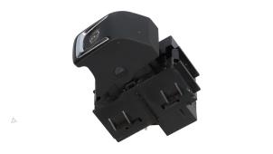 Gebruikte Handrem schakelaar Opel Astra J GTC (PD2/PF2) 1.4 Turbo 16V ecoFLEX 140 Prijs € 10,00 Margeregeling aangeboden door Automaterialen Ronald Morien B.V.