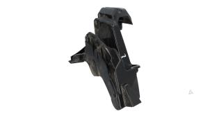 Gebruikte Bumpersteun links-achter Cupra Formentor 2.5 VZ5 16V 4Drive Prijs € 10,00 Margeregeling aangeboden door Automaterialen Ronald Morien B.V.