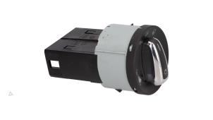 Gebruikte Licht Schakelaar Skoda Rapid Spaceback 1.2 TSI Prijs € 25,00 Margeregeling aangeboden door Automaterialen Ronald Morien B.V.