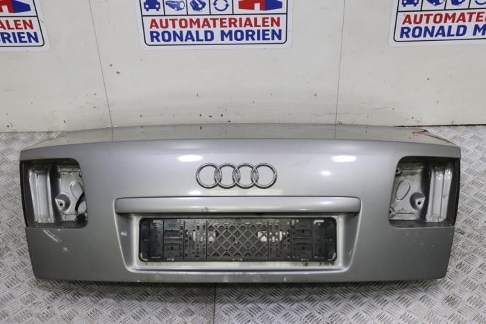 Gebruikte Achterklep Audi A8 (D3) 3.7 V8 40V Quattro Prijs € 75,00 Margeregeling aangeboden door Automaterialen Ronald Morien B.V.