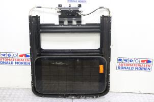 Gebruikte Schuifdak Audi A8 (D3) 3.7 V8 40V Quattro Prijs € 295,00 Margeregeling aangeboden door Automaterialen Ronald Morien B.V.