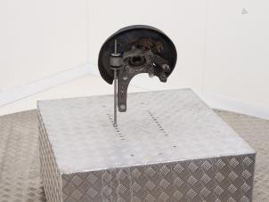 Gebruikte Fusee rechts-achter Audi A8 (D3) 3.7 V8 40V Quattro Prijs € 95,00 Margeregeling aangeboden door Automaterialen Ronald Morien B.V.