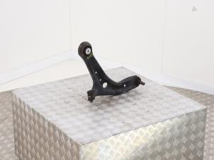 Gebruikte Triangel rechts-voor Ford B-Max (JK8) 1.0 EcoBoost 12V 100 Prijs € 35,00 Margeregeling aangeboden door Automaterialen Ronald Morien B.V.