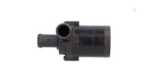 Gebruikte Extra waterpomp Volkswagen Golf Plus (5M1/1KP) 1.4 TSI 122 16V Prijs € 9,95 Margeregeling aangeboden door Automaterialen Ronald Morien B.V.