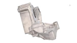 Gebruikte Dynamosteun boven Volkswagen Transporter T6 2.0 TDI 150 4Motion Prijs € 60,50 Inclusief btw aangeboden door Automaterialen Ronald Morien B.V.