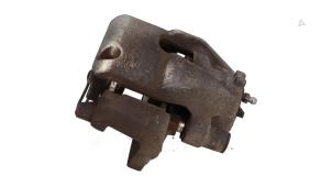 Gebruikte Remklauw (Tang) rechts-voor Ford Fiesta 7 1.5 TDCi 85 Prijs € 39,00 Margeregeling aangeboden door Automaterialen Ronald Morien B.V.