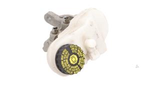 Gebruikte Hoofdremcilinder Peugeot 108 1.0 12V Prijs € 19,00 Margeregeling aangeboden door Automaterialen Ronald Morien B.V.