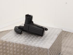 Gebruikte Luchtfilterhuis Volkswagen Passat Variant (3C5) 1.6 TDI 16V Bluemotion Prijs € 25,00 Margeregeling aangeboden door Automaterialen Ronald Morien B.V.