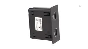 Gebruikte AUX/USB aansluiting Renault Megane IV Estate (RFBK) 1.3 TCE 160 16V Prijs € 35,00 Margeregeling aangeboden door Automaterialen Ronald Morien B.V.