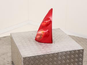 Gebruikte Achterlicht rechts Peugeot 107 1.0 12V Prijs € 19,00 Margeregeling aangeboden door Automaterialen Ronald Morien B.V.