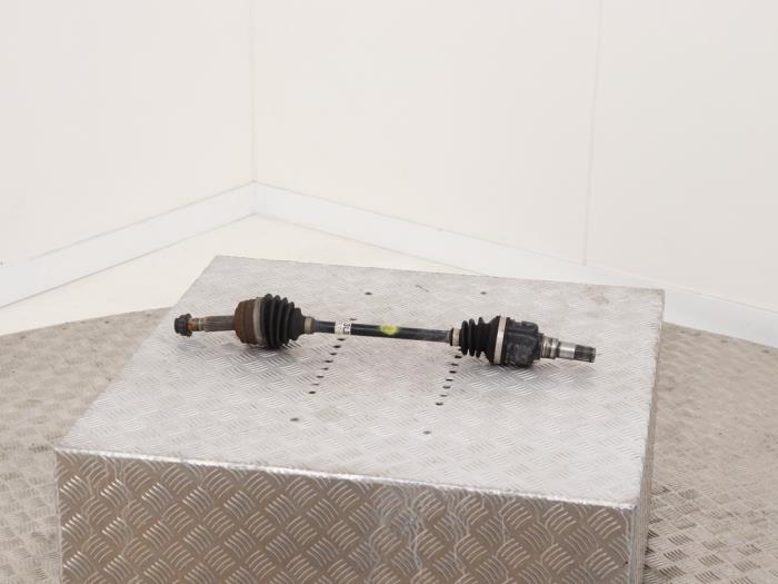 Gebruikte Steekas links-voor Peugeot 108 1.0 12V VVT-i Prijs € 25,00 Margeregeling aangeboden door Automaterialen Ronald Morien B.V.