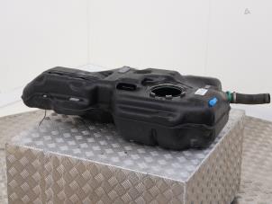 Gebruikte Tank Mercedes B (W247) 2.0 B-200d Prijs € 195,00 Margeregeling aangeboden door Automaterialen Ronald Morien B.V.