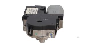 Gebruikte Schuifdak Motor Peugeot 308 SW (L4/L9/LC/LJ/LR) 1.2 12V e-THP PureTech 110 Prijs € 75,00 Inclusief btw aangeboden door Automaterialen Ronald Morien B.V.