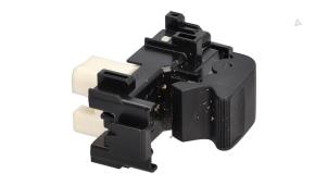 Gebruikte Raam schakelaar elektrisch Citroen C1 1.0 12V VVT-i Prijs € 9,99 Inclusief btw aangeboden door Automaterialen Ronald Morien B.V.