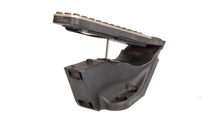 Gaspedaal van een Mercedes-AMG S AMG (C217) 5.5 S-63 AMG V8 32V Biturbo 4-Matic 2016