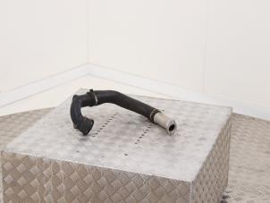 Gebruikte Intercooler Buis Opel Astra J GTC (PD2/PF2) 2.0 CDTI 16V ecoFLEX Prijs € 95,00 Margeregeling aangeboden door Automaterialen Ronald Morien B.V.