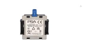 Gebruikte GPS Antenne Peugeot 208 II (UB/UH/UP) e-208 50 kWh Prijs € 25,00 Inclusief btw aangeboden door Automaterialen Ronald Morien B.V.