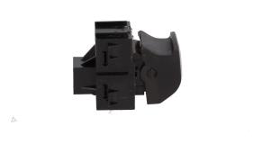 Gebruikte Schakelaar handrem Opel Astra J GTC (PD2/PF2) 2.0 CDTI 16V ecoFLEX Prijs € 10,00 Margeregeling aangeboden door Automaterialen Ronald Morien B.V.