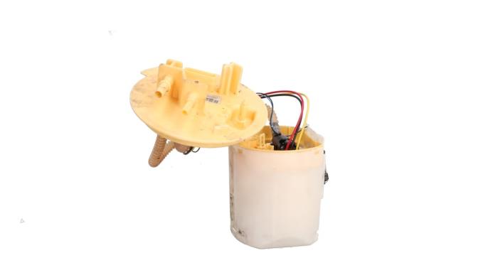 Gebruikte Tank element Pomp Mercedes B (W247) 2.0 B-200d Prijs € 145,00 Margeregeling aangeboden door Automaterialen Ronald Morien B.V.