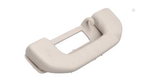 Gebruikte Handgreep Mercedes B (W247) 2.0 B-200d Prijs € 15,00 Margeregeling aangeboden door Automaterialen Ronald Morien B.V.