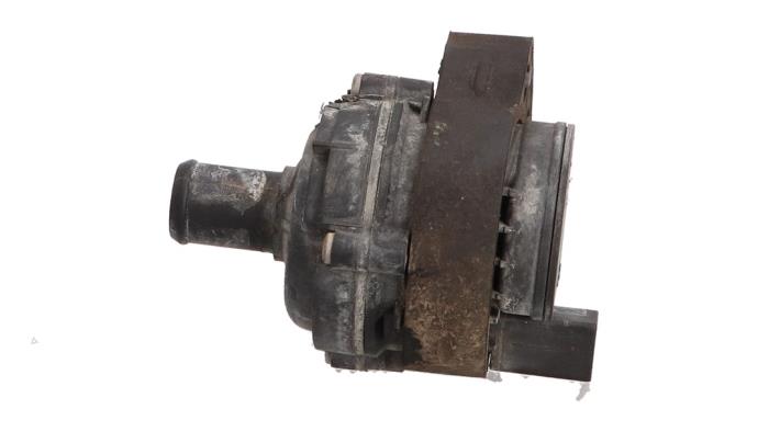 Gebruikte Extra waterpomp Mercedes B (W247) 2.0 B-200d Prijs € 25,00 Margeregeling aangeboden door Automaterialen Ronald Morien B.V.