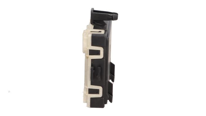 Gebruikte Module Centrale Deurvergrendeling Mercedes A Limousine (177.1) 1.3 A-180 Turbo Prijs € 35,00 Margeregeling aangeboden door Automaterialen Ronald Morien B.V.