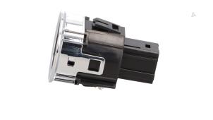 Gebruikte Start/Stop schakelaar Opel Corsa F (UB/UH/UP) Electric, Corsa-e 50kWh Prijs € 15,00 Inclusief btw aangeboden door Automaterialen Ronald Morien B.V.