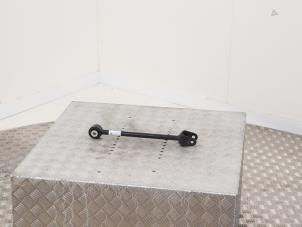 Gebruikte Triangel rechts-achter Tesla Model Y (5YJY) RWD Prijs € 75,00 Inclusief btw aangeboden door Automaterialen Ronald Morien B.V.