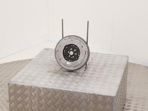 Gebruikte Dubbele massa vliegwiel Renault Megane IV (RFBB) 1.3 TCe 140 16V Prijs € 349,00 Margeregeling aangeboden door Automaterialen Ronald Morien B.V.