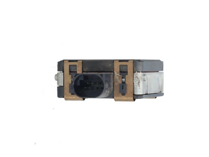 Gebruikte Dode hoek sensor Mercedes Sprinter 3,5t (907.6/910.6) 314 CDI 2.1 D RWD Prijs € 275,00 Margeregeling aangeboden door Automaterialen Ronald Morien B.V.