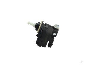 Gebruikte Koplampmotor Renault Megane IV (RFBB) 1.3 TCe 140 16V Prijs € 25,00 Margeregeling aangeboden door Automaterialen Ronald Morien B.V.