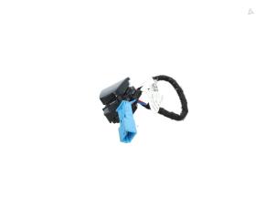 Gebruikte Schakelaar Centr. Deurvergrendeling Tesla Model 3 Long Range 72kWh Prijs € 15,00 Inclusief btw aangeboden door Automaterialen Ronald Morien B.V.