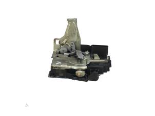 Gebruikte Deurslot Mechaniek 4Deurs links-voor Jaguar I-Pace EV400 AWD Prijs € 45,00 Margeregeling aangeboden door Automaterialen Ronald Morien B.V.