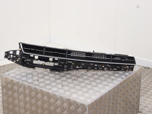 Gebruikte Luchtrooster Dashboard Audi Q7 (4MB/4MG) 3.0 TDI V6 24V e-tron plug-in hybrid Prijs € 195,00 Margeregeling aangeboden door Automaterialen Ronald Morien B.V.