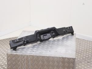 Gebruikte Bumperbalk voor MG MG4 Electric Standard 51 kWh Prijs € 125,00 Margeregeling aangeboden door Automaterialen Ronald Morien B.V.