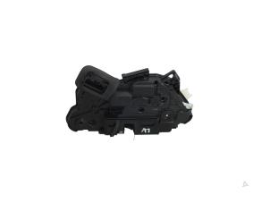 Gebruikte Deurslot Mechaniek 4Deurs links-voor Volkswagen Polo V (6R) 1.0 TSI 12V BlueMotion Prijs € 15,00 Margeregeling aangeboden door Automaterialen Ronald Morien B.V.